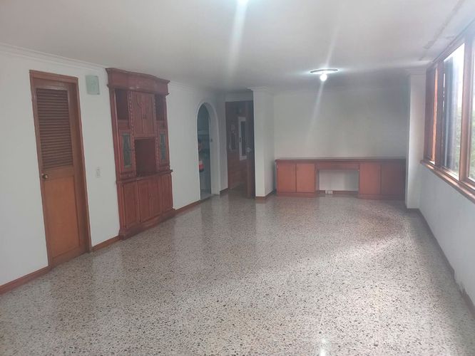 Apartamento de 3 alcobas en arriendo en El Poblado, Medellín, 136 m² · foto 2 de 17