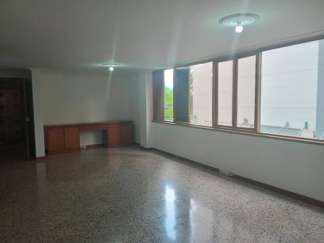 Apartamento de 3 alcobas en arriendo en El Poblado, Medellín, 136 m² · foto 4 de 17