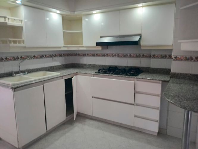 Apartamento de 3 alcobas en arriendo en El Poblado, Medellín, 136 m² · foto 5 de 17