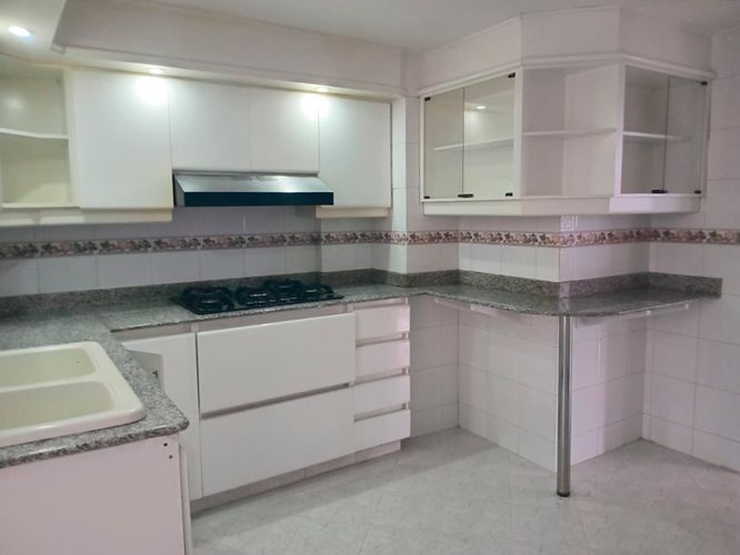 Apartamento de 3 alcobas en arriendo en El Poblado, Medellín, 136 m² · foto 6 de 17