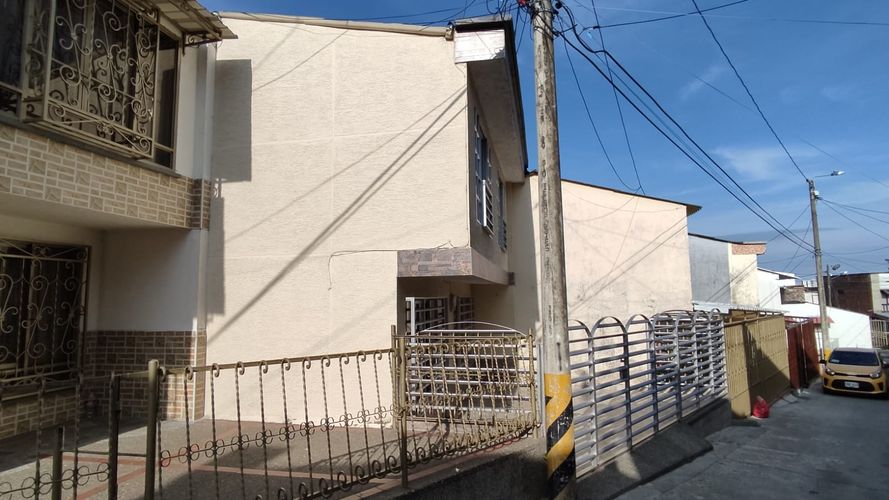 Casa de 4 alcobas en venta en 7 De Agosto, Armenia, 120 m² · foto 2 de 15