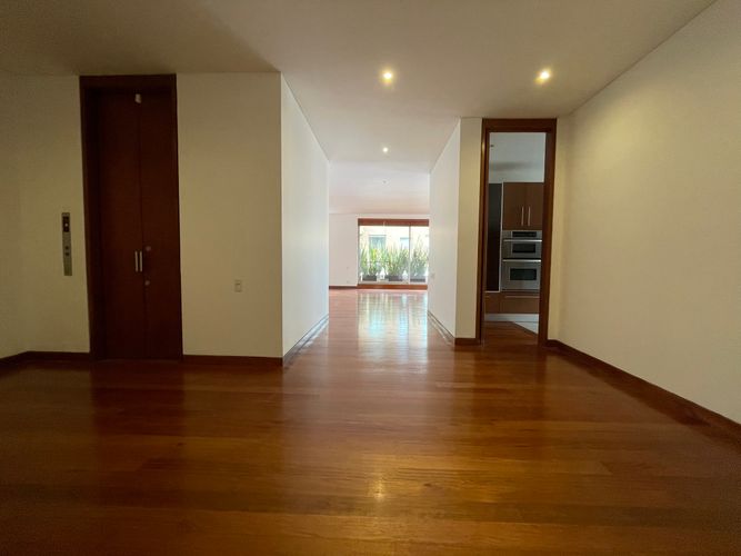 Apartamento de 3 alcobas en arriendo en Chicó Reservado, Bogotá, 316 m² · foto 9 de 19