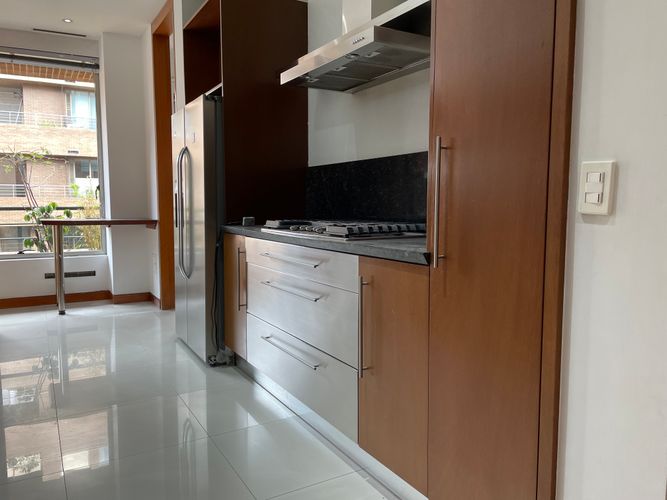 Apartamento de 3 alcobas en arriendo en Chicó Reservado, Bogotá, 316 m² · foto 7 de 19