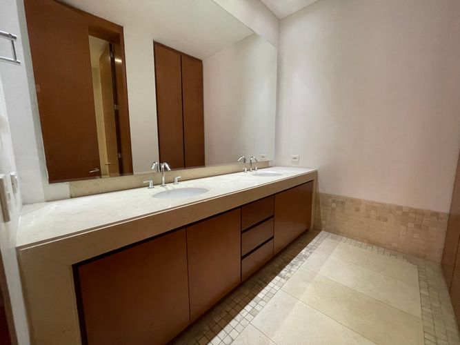 Apartamento de 3 alcobas en arriendo en Chicó Reservado, Bogotá, 316 m² · foto 13 de 19