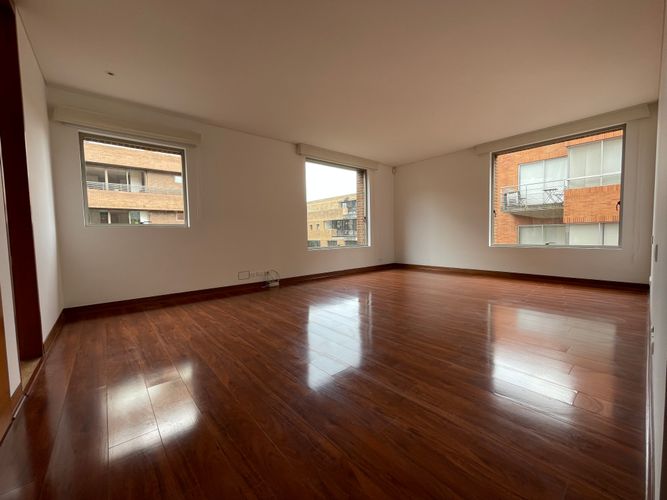 Apartamento de 3 alcobas en arriendo en Chicó Reservado, Bogotá, 316 m² · foto 17 de 19