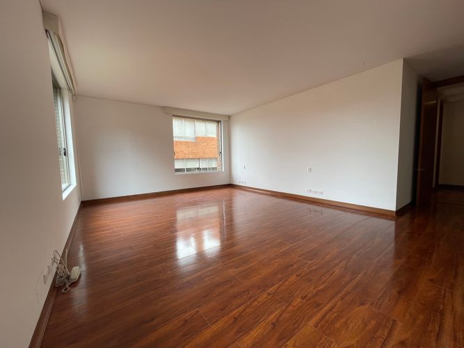 Apartamento de 3 alcobas en arriendo en Chicó Reservado, Bogotá, 316 m² · foto 18 de 19