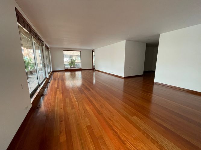 Apartamento de 3 alcobas en arriendo en Chicó Reservado, Bogotá, 316 m² · foto 4 de 19