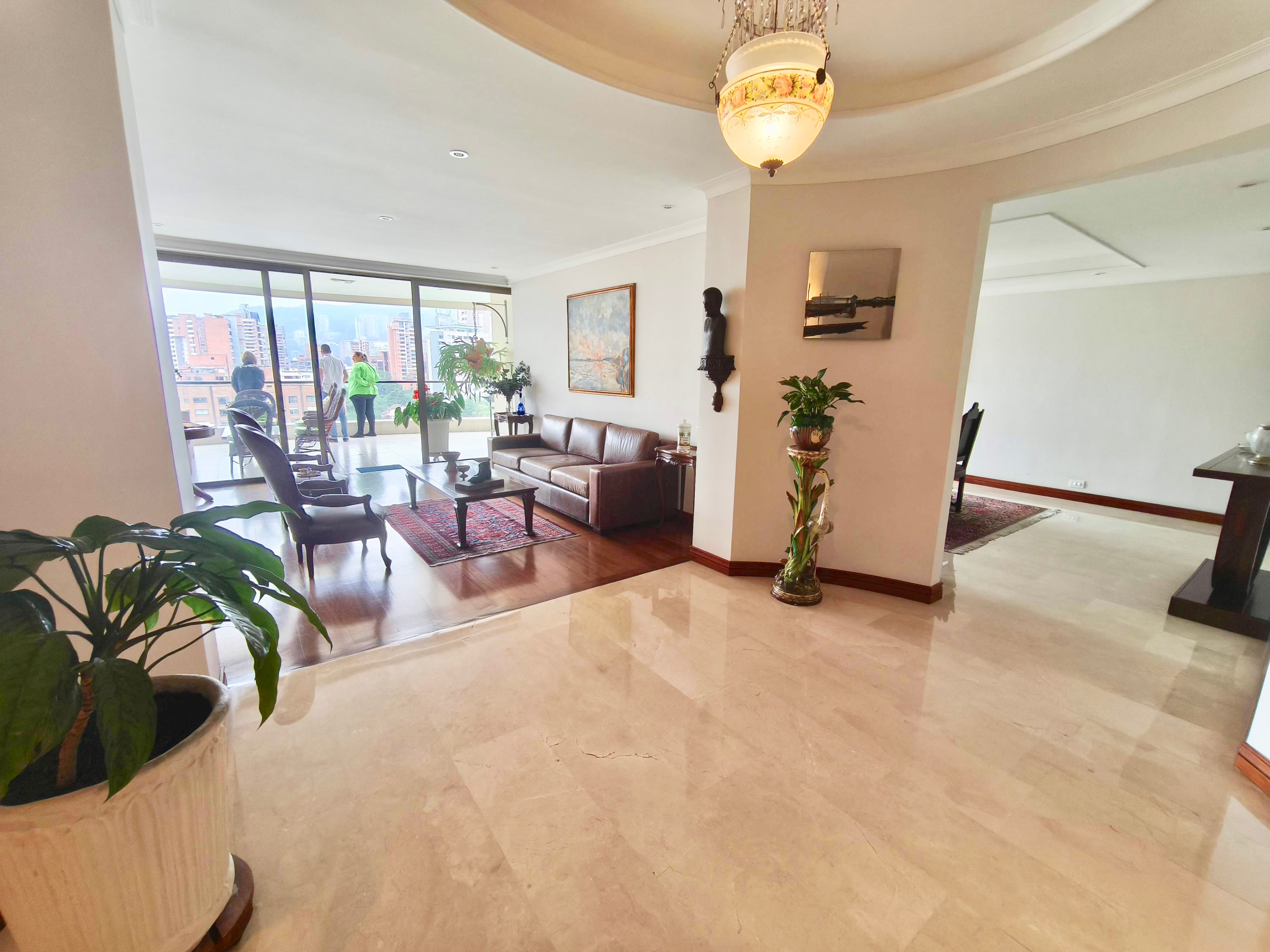 Apartamento en venta en El Poblado, Medellín · foto 7 de 23