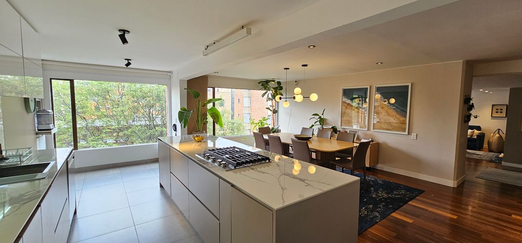 Apartamento de 3 alcobas en venta en La Cabrera, Bogotá, 253 m² · foto 2 de 17