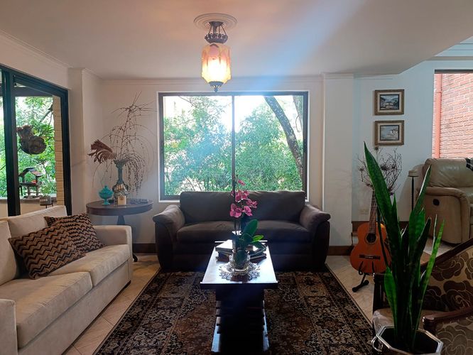 Apartamento de 4 alcobas en arriendo en El Poblado, Medellín, 261 m² · foto 2 de 20