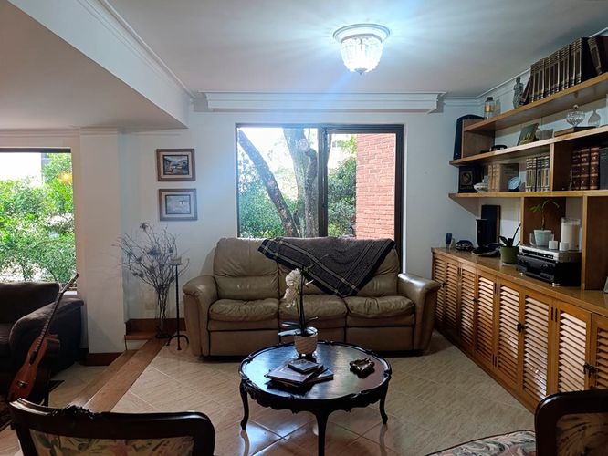 Apartamento de 4 alcobas en arriendo en El Poblado, Medellín, 261 m² · foto 3 de 20