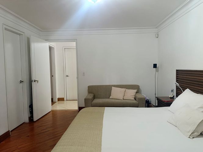 Apartamento de 4 alcobas en arriendo en El Poblado, Medellín, 261 m² · foto 4 de 20