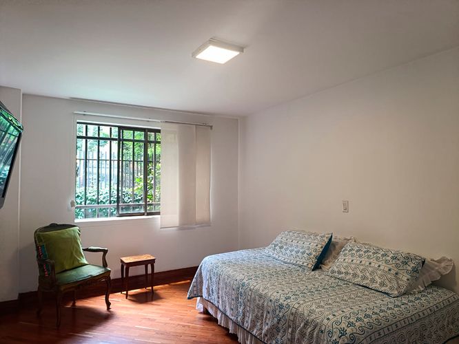 Apartamento de 4 alcobas en arriendo en El Poblado, Medellín, 261 m² · foto 13 de 20