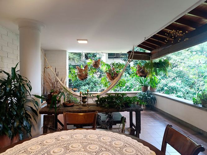 Apartamento de 4 alcobas en arriendo en El Poblado, Medellín, 261 m² · foto 19 de 20