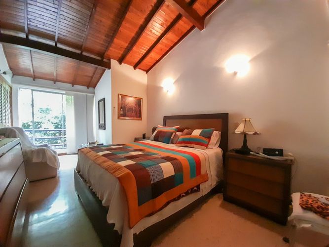 Casa de 3 alcobas en venta en Los Balsos, Medellín, 275 m² · foto 5 de 24