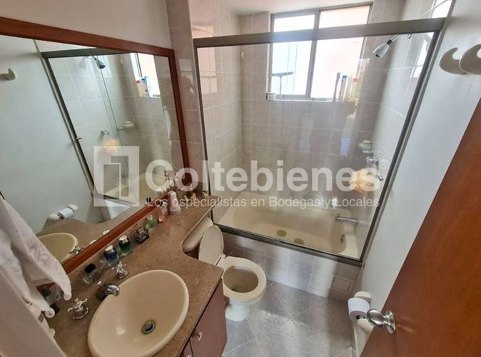Apartamento de 3 alcobas en venta en El Poblado, Medellín, 94 m² · foto 14 de 24