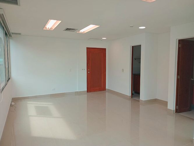 Oficina en arriendo en El Poblado, Medellín, 46 m² · foto 3 de 9