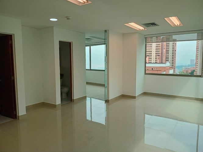 Oficina en arriendo en El Poblado, Medellín, 46 m² · foto 4 de 9