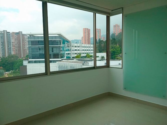 Oficina en arriendo en El Poblado, Medellín, 46 m² · foto 5 de 9