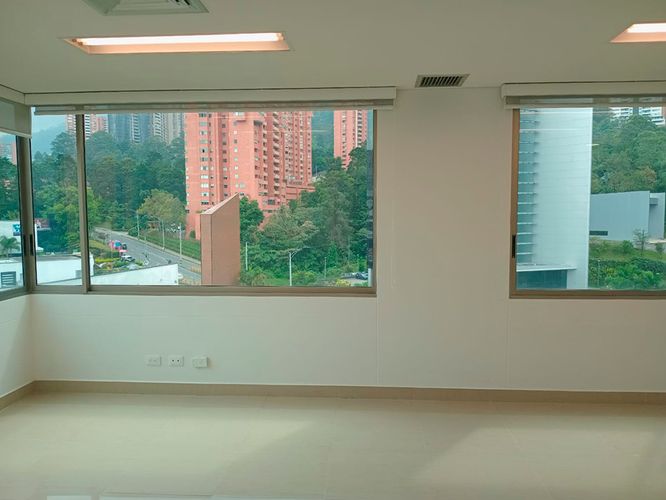 Oficina en arriendo en El Poblado, Medellín, 46 m² · foto 6 de 9