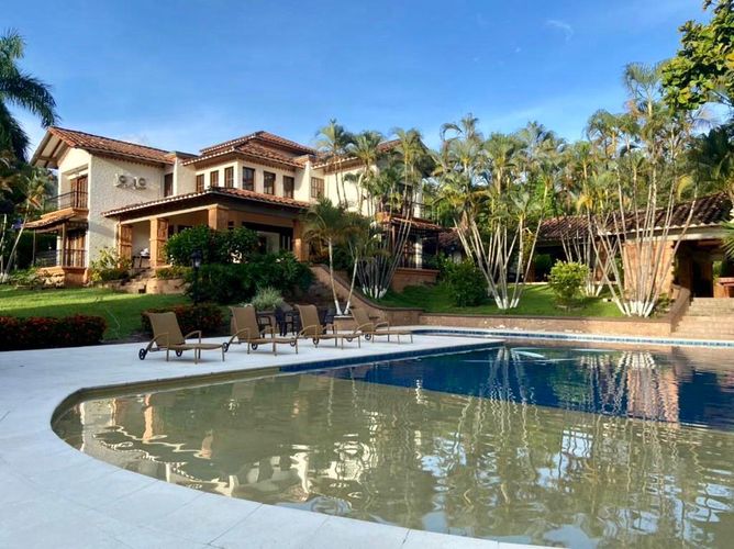 Casa de 9 alcobas en venta en Medellín, 865 m² · foto 2 de 24