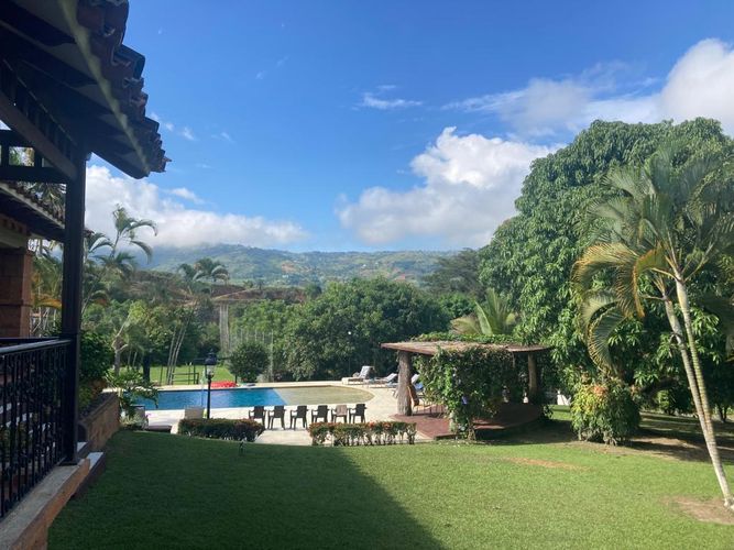 Casa de 9 alcobas en venta en Medellín, 865 m² · foto 4 de 24