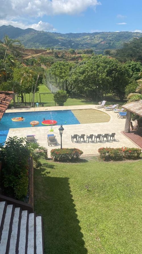 Casa de 9 alcobas en venta en Medellín, 865 m² · foto 8 de 24