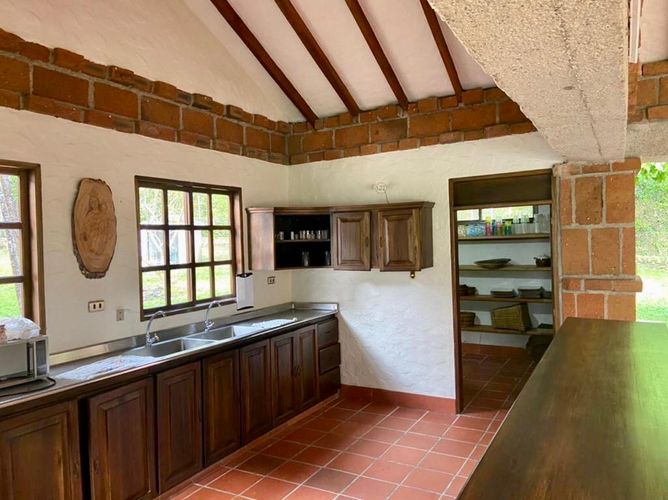 Casa de 9 alcobas en venta en Medellín, 865 m² · foto 12 de 24