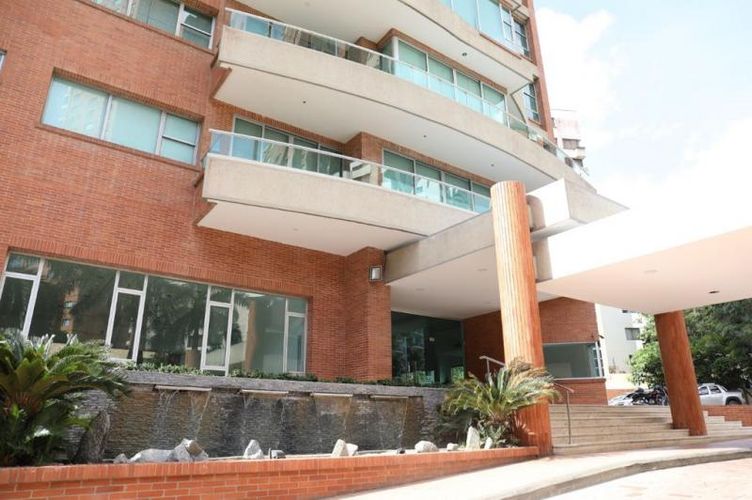 $8.000.000.000 en Altos Del Prado
