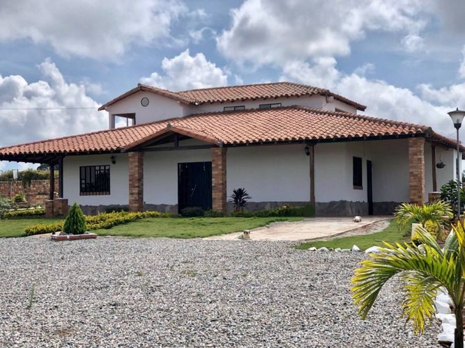 Casa de 5 alcobas en venta en Mesa De Los Santos, Piedecuesta · foto 2 de 12