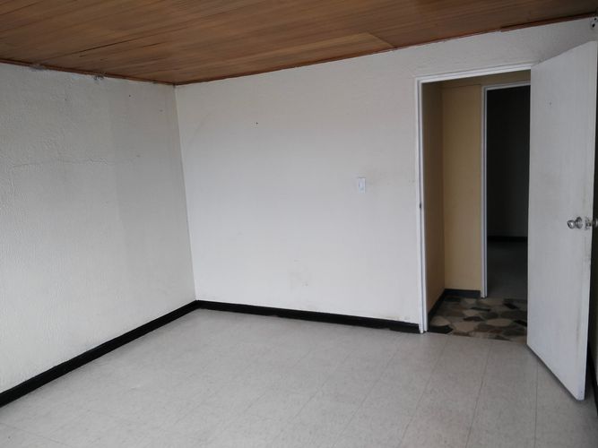 Casa de 10 alcobas en venta en Country Sur, Bogotá, 490 m² · foto 2 de 24