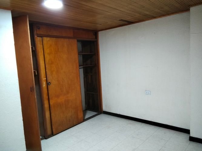 Casa de 10 alcobas en venta en Country Sur, Bogotá, 490 m² · foto 7 de 24