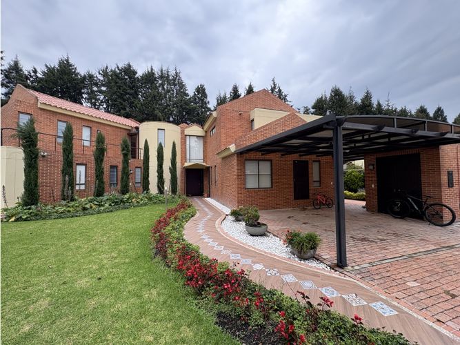Casa de 4 alcobas en venta en Guaymaral, Bogotá, 480 m² · foto 2 de 24