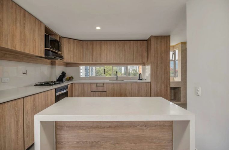 Apartamento de 4 alcobas en arriendo en San Lucas, Medellín, 210 m² · foto 7 de 24