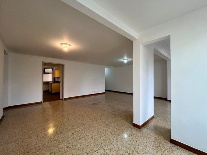 Apartamento en venta en El Poblado, Medellín · foto 2 de 17