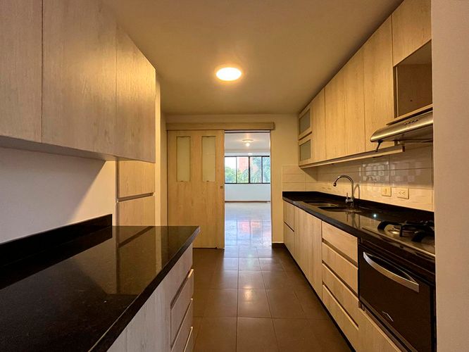 Apartamento en venta en El Poblado, Medellín · foto 8 de 17