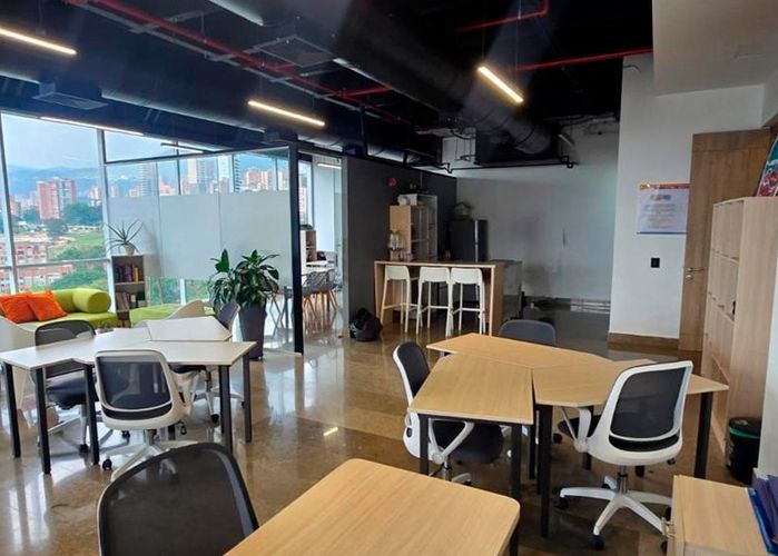 Oficina en arriendo en El Poblado, Medellín, 165 m² · foto 2 de 5