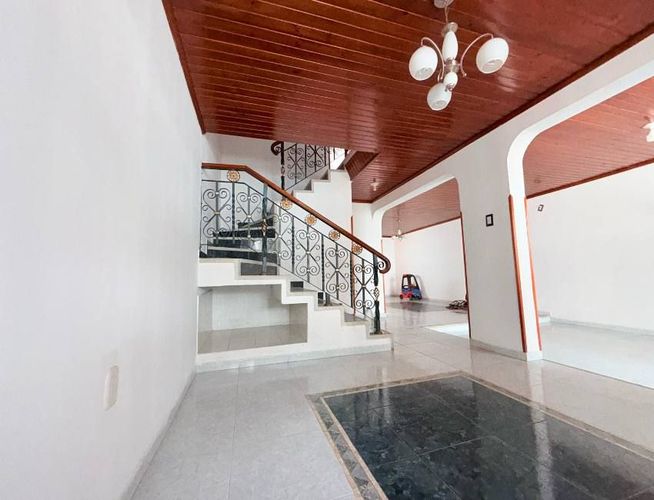Casa de 5 alcobas en venta en El Portal I, Girón, 195 m² · foto 3 de 20