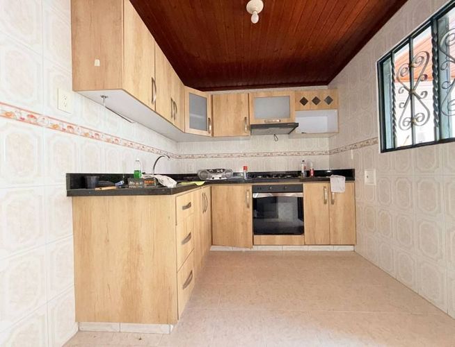 Casa de 5 alcobas en venta en El Portal I, Girón, 195 m² · foto 4 de 20