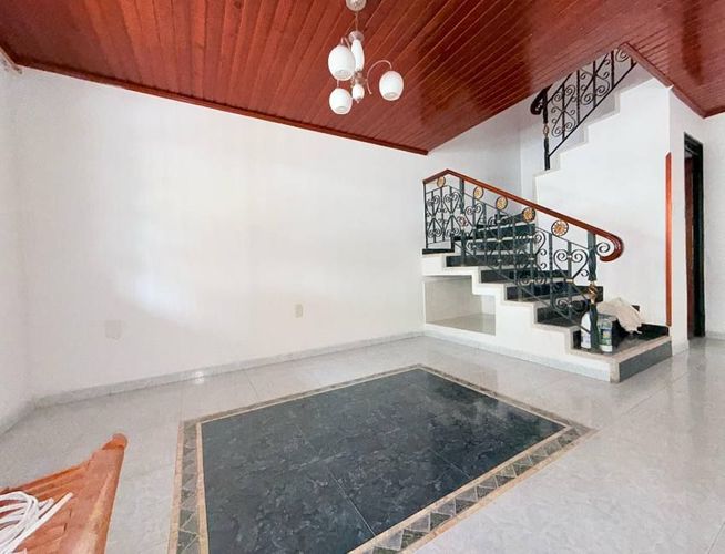 Casa de 5 alcobas en venta en El Portal I, Girón, 195 m² · foto 6 de 20