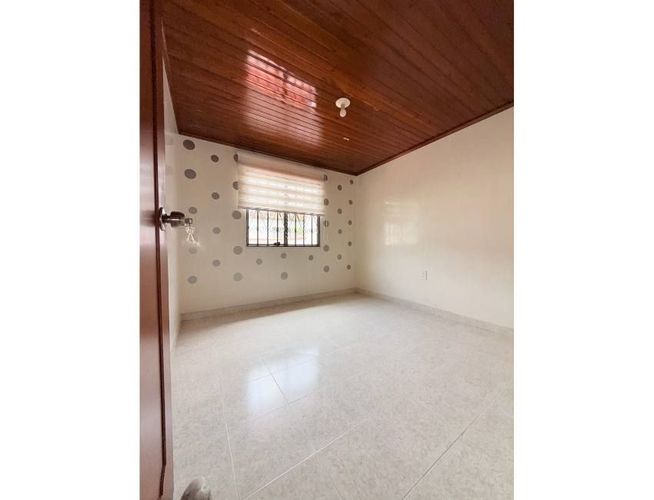 Casa de 5 alcobas en venta en El Portal I, Girón, 195 m² · foto 7 de 20