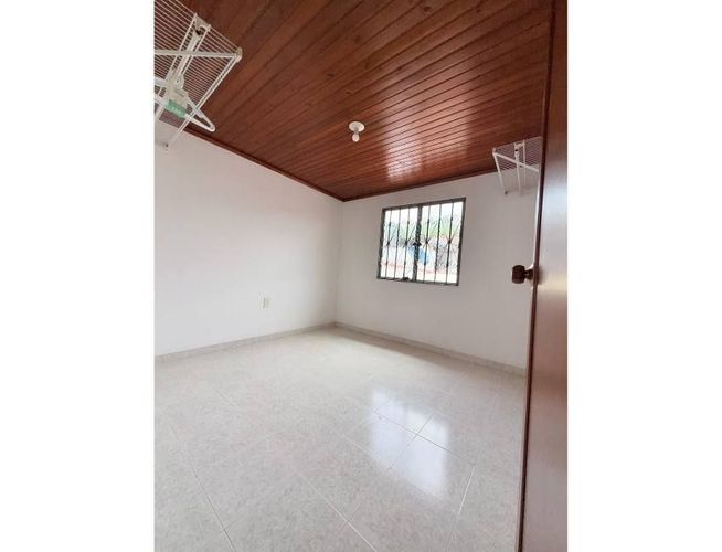 Casa de 5 alcobas en venta en El Portal I, Girón, 195 m² · foto 9 de 20