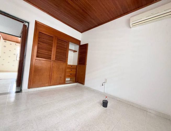 Casa de 5 alcobas en venta en El Portal I, Girón, 195 m² · foto 12 de 20