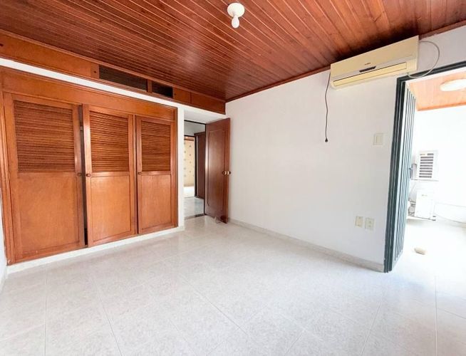 Casa de 5 alcobas en venta en El Portal I, Girón, 195 m² · foto 13 de 20