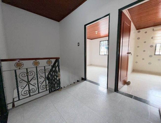 Casa de 5 alcobas en venta en El Portal I, Girón, 195 m² · foto 15 de 20