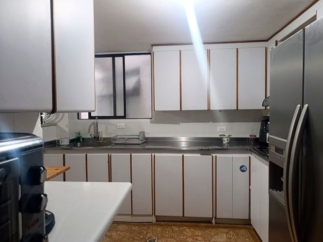 Apartamento de 3 alcobas en venta en El Poblado, Medellín, 144 m² · foto 8 de 20