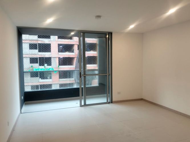 Apartamento de 2 alcobas en arriendo en El Poblado, Medellín, 79 m² · foto 2 de 16