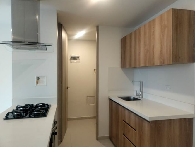 Apartamento de 2 alcobas en arriendo en El Poblado, Medellín, 79 m² · foto 3 de 16
