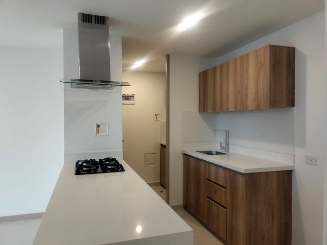 Apartamento de 2 alcobas en arriendo en El Poblado, Medellín, 79 m² · foto 4 de 16