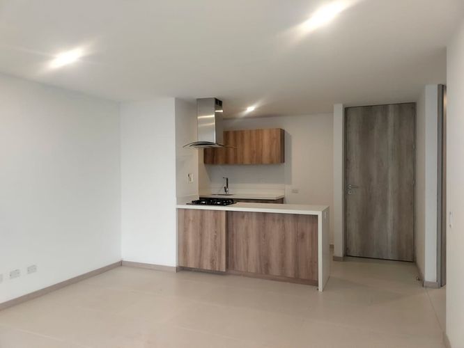 Apartamento de 2 alcobas en arriendo en El Poblado, Medellín, 79 m² · foto 5 de 16